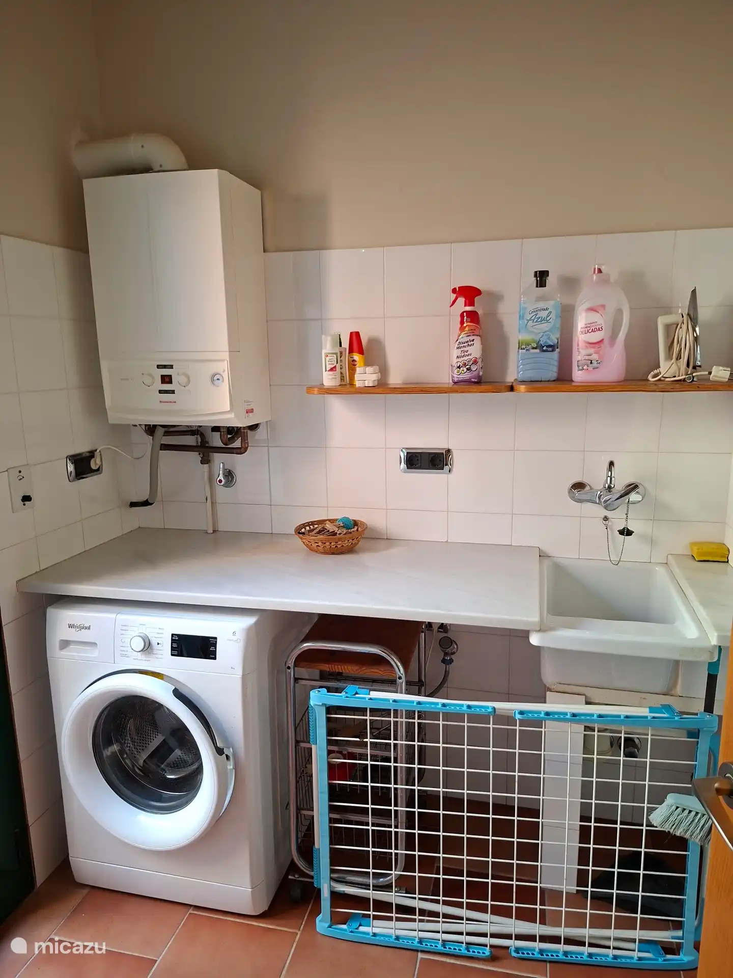 Separate utility room with washing machine.