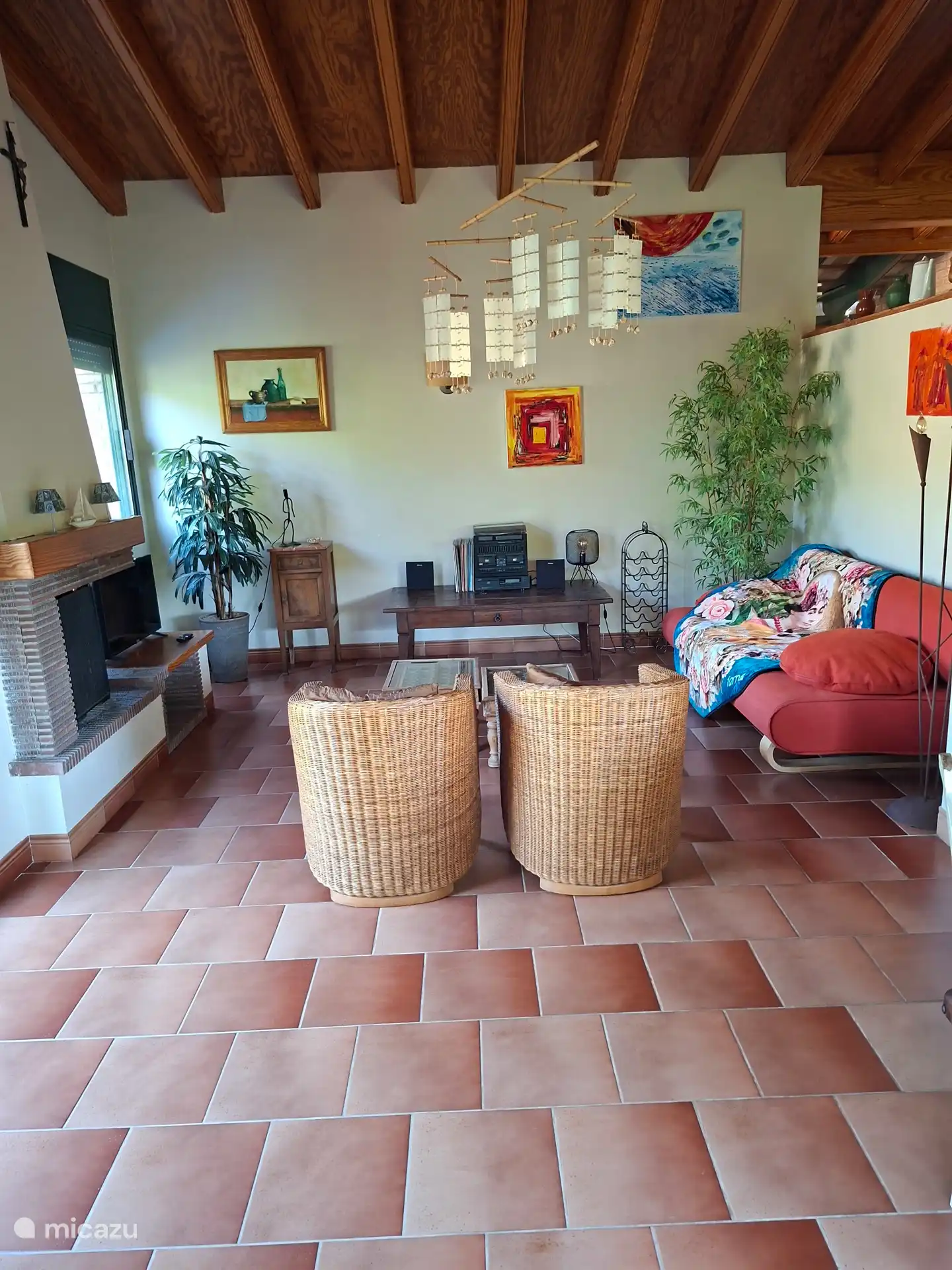 Cozy spacious living room.