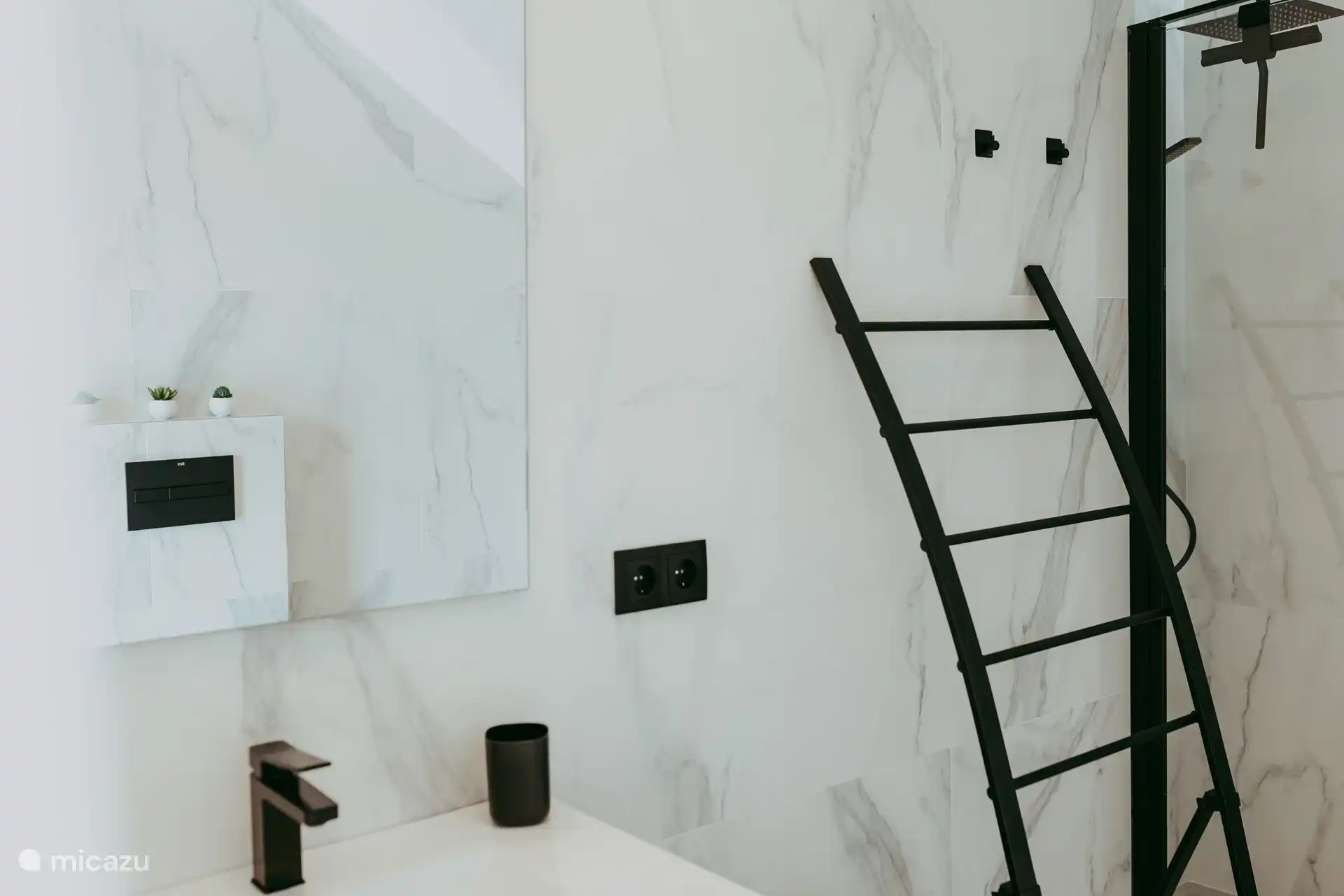 Separates Badezimmer