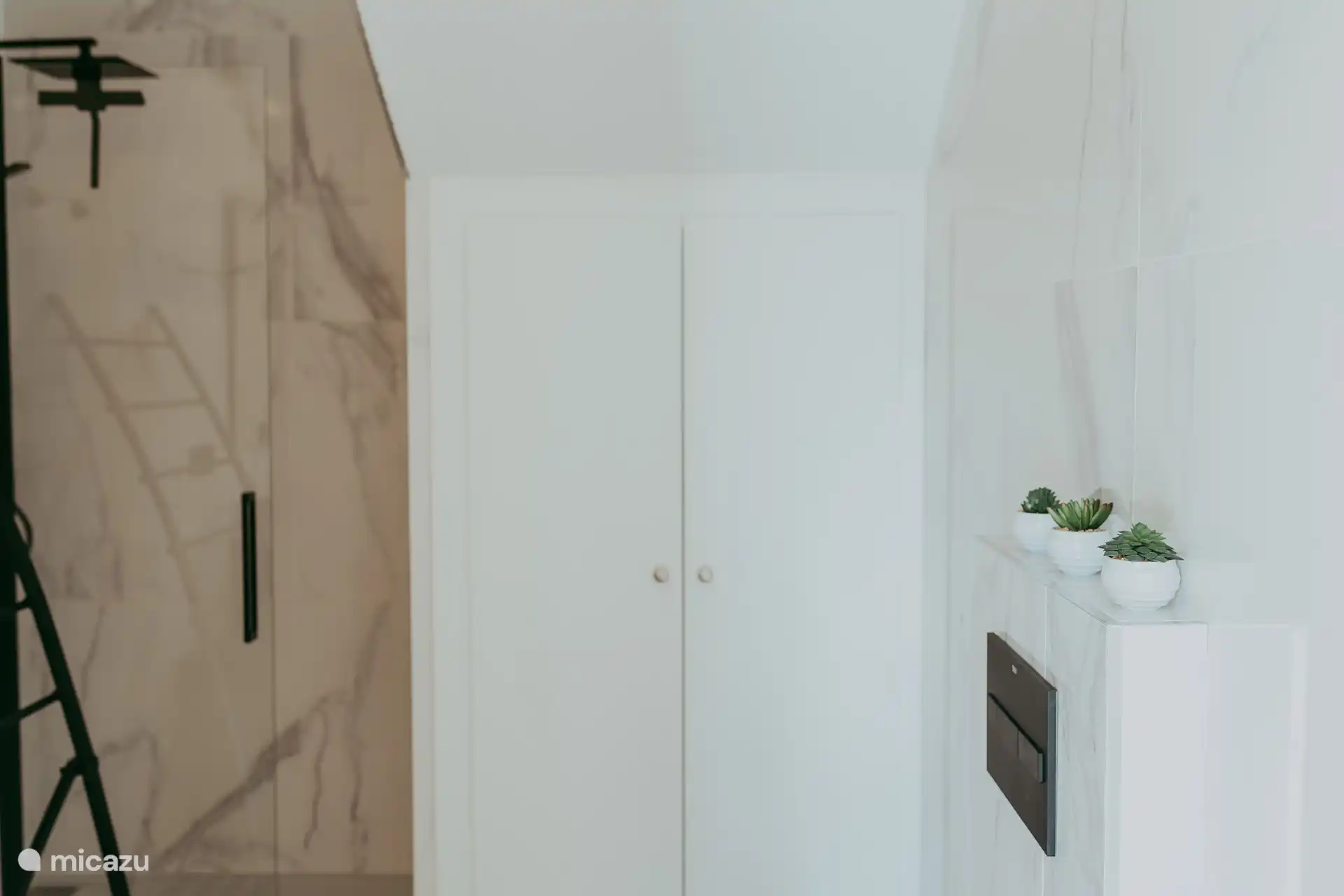 Separates Badezimmer