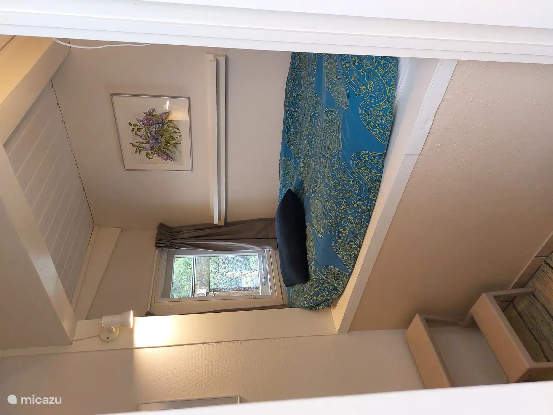 Bed 90 x 200 hoogte op 70 cm.