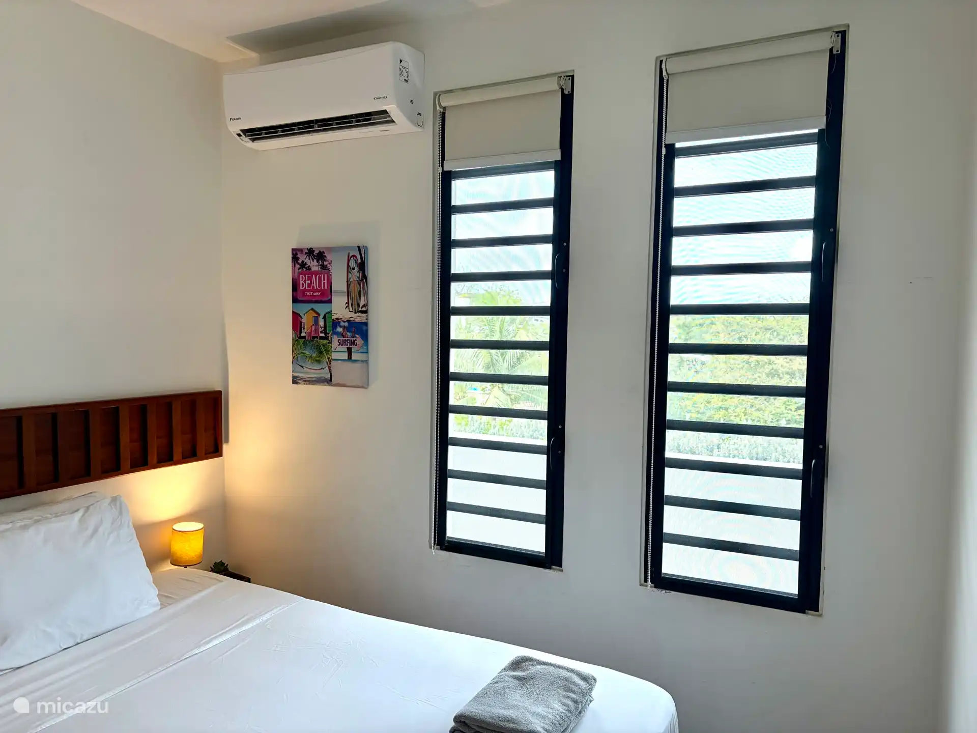 dormitorio 2 con aire acondicionado, contraventanas de cristal, mosquiteras y colchón superior