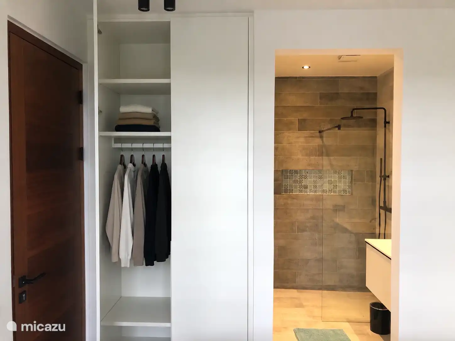 Dormitorio 2, armario, armario y ducha