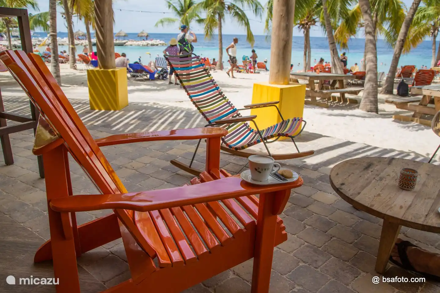Strandbar für Getränke aller Art, Kaffee und Mittagsmenü inklusive Pizza und Snacks