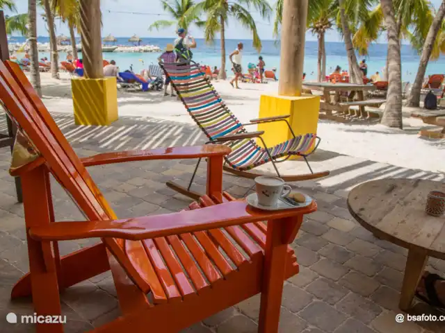 Blue Bay Penthouse REEF 5 OCEAN VIEW huren in Curaçao, Curacao-Midden, Willemstad - appartement Beach bar voor allerlei drankjes, koffie en luchmenu kaart waaronder pizza's en borrelsnacks