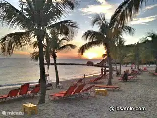 Blue Bay Strand mit Sonnenuntergang
