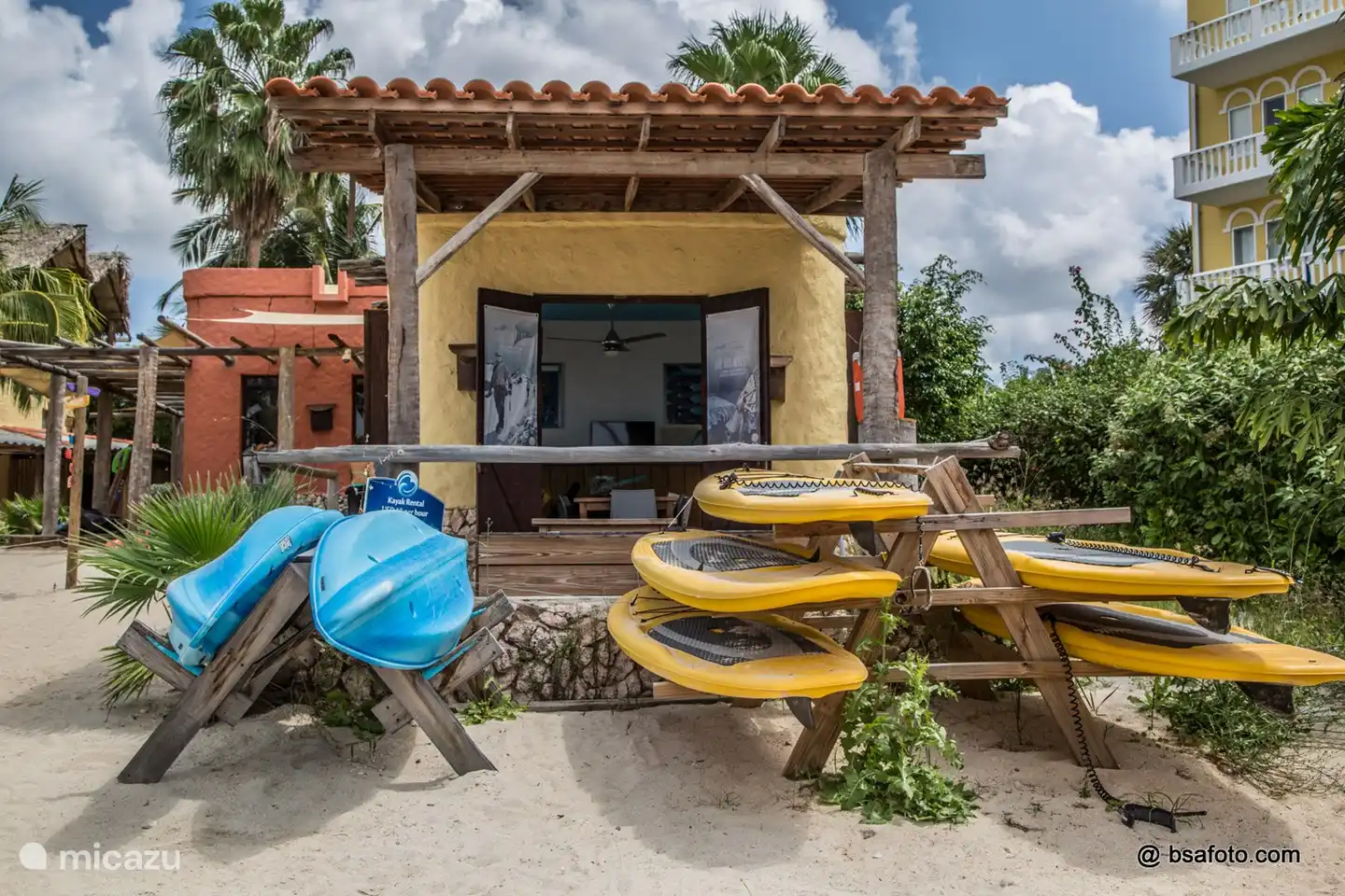 Tauchschule, Boutique und Wassersportzentrum am Strand von Blue Bay