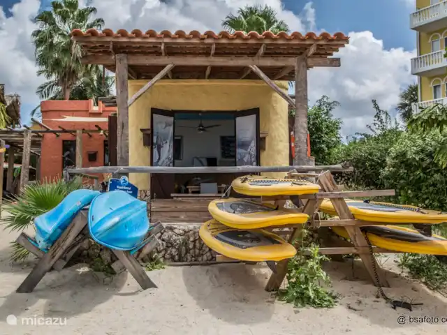 Blue Bay Penthouse REEF 5 OCEAN VIEW huren in Curaçao, Curacao-Midden, Willemstad - appartement Duikschool, boetiek en watersportcentrum op strand Blue Bay