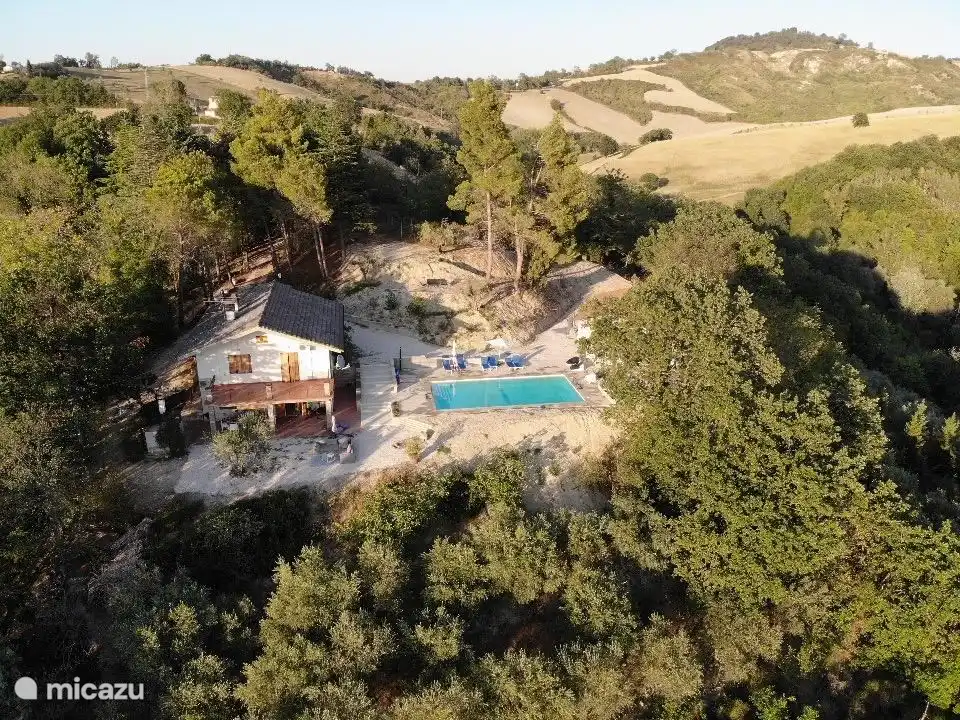 Draufsicht auf die Casa mit einem Teil des dazugehörigen Grundstücks