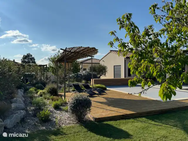 Maison Marasco huren in Frankrijk, Vaucluse, Blauvac - vakantiehuis Gezien vanaf het achterste houten terras