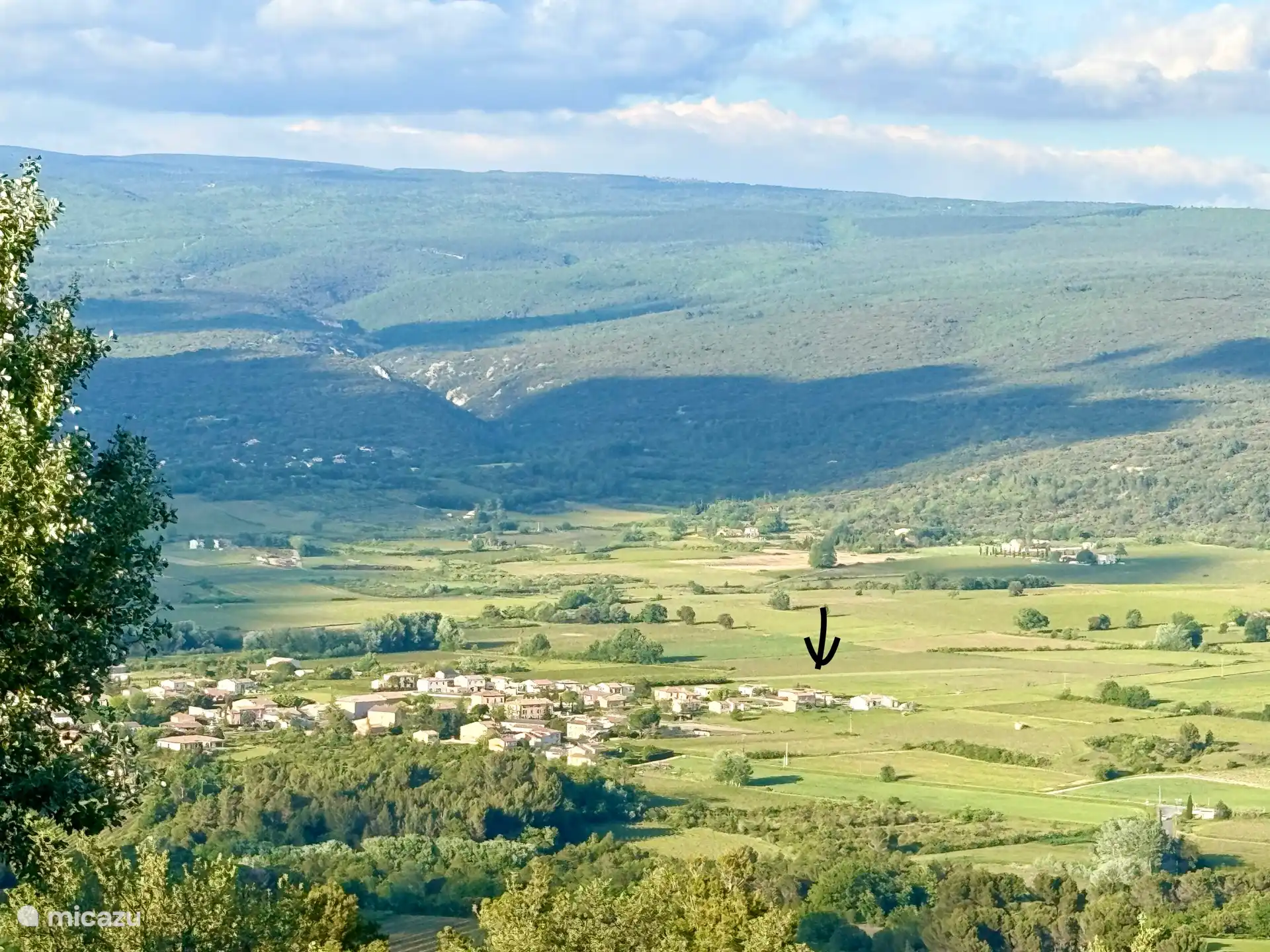 Vom Dorf Blauvac aus haben Sie einen weiten Blick auf die Ebene, das Ferienhaus Marasco befindet sich am Ende des kleinen Weilers