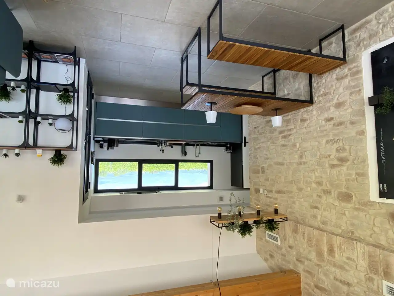 Geräumige offene Küche und Sitzecke mit Blick auf den Mont Ventoux