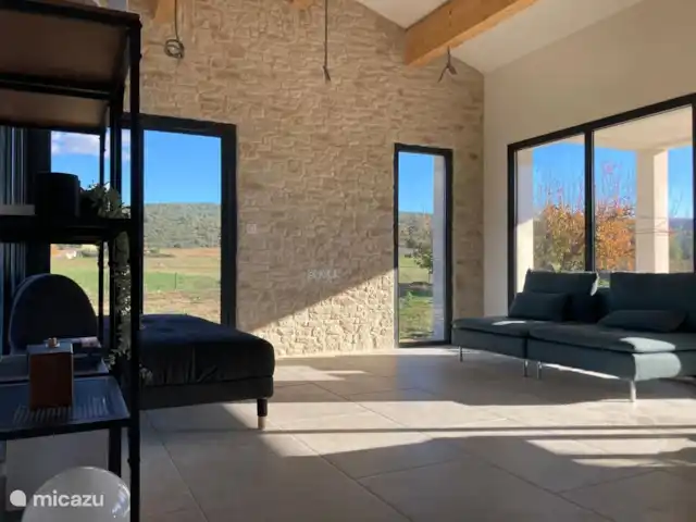 Maison Marasco huren in Frankrijk, Vaucluse, Blauvac - vakantiehuis De zitkamer is ruim en licht opgezet.