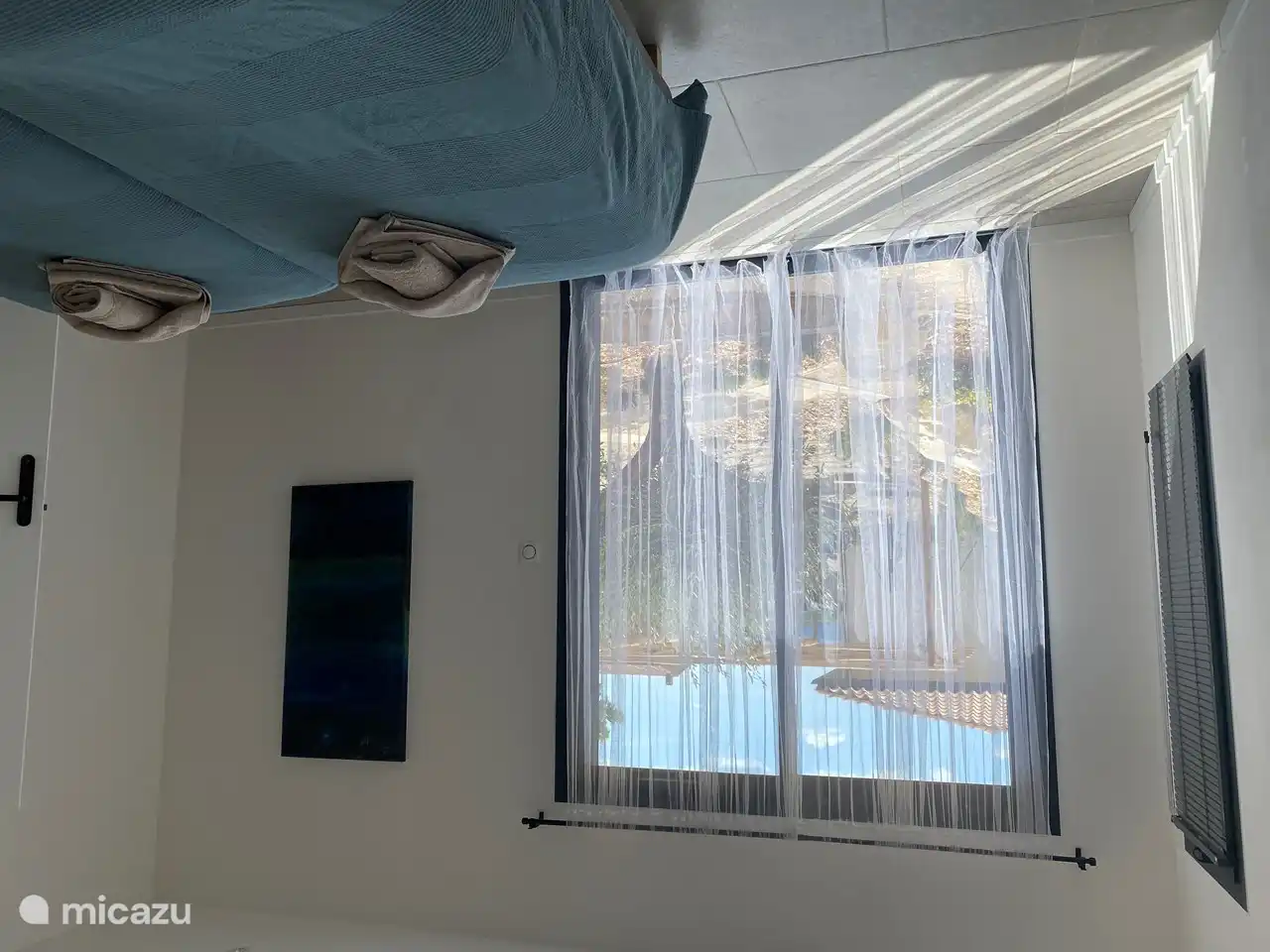 Erstes Schlafzimmer mit Schiebetür