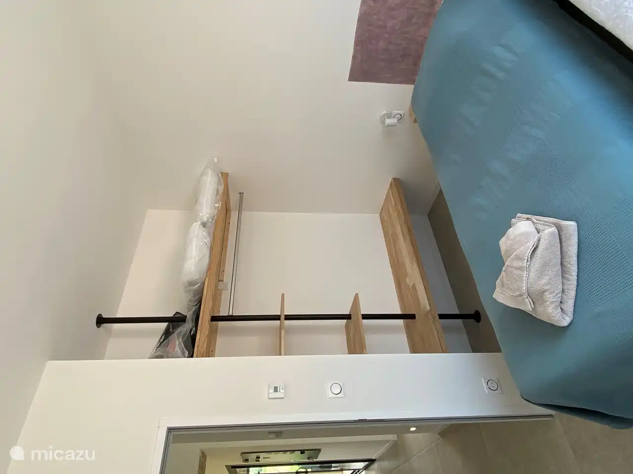 Jedes Schlafzimmer hat einen offenen Schrank