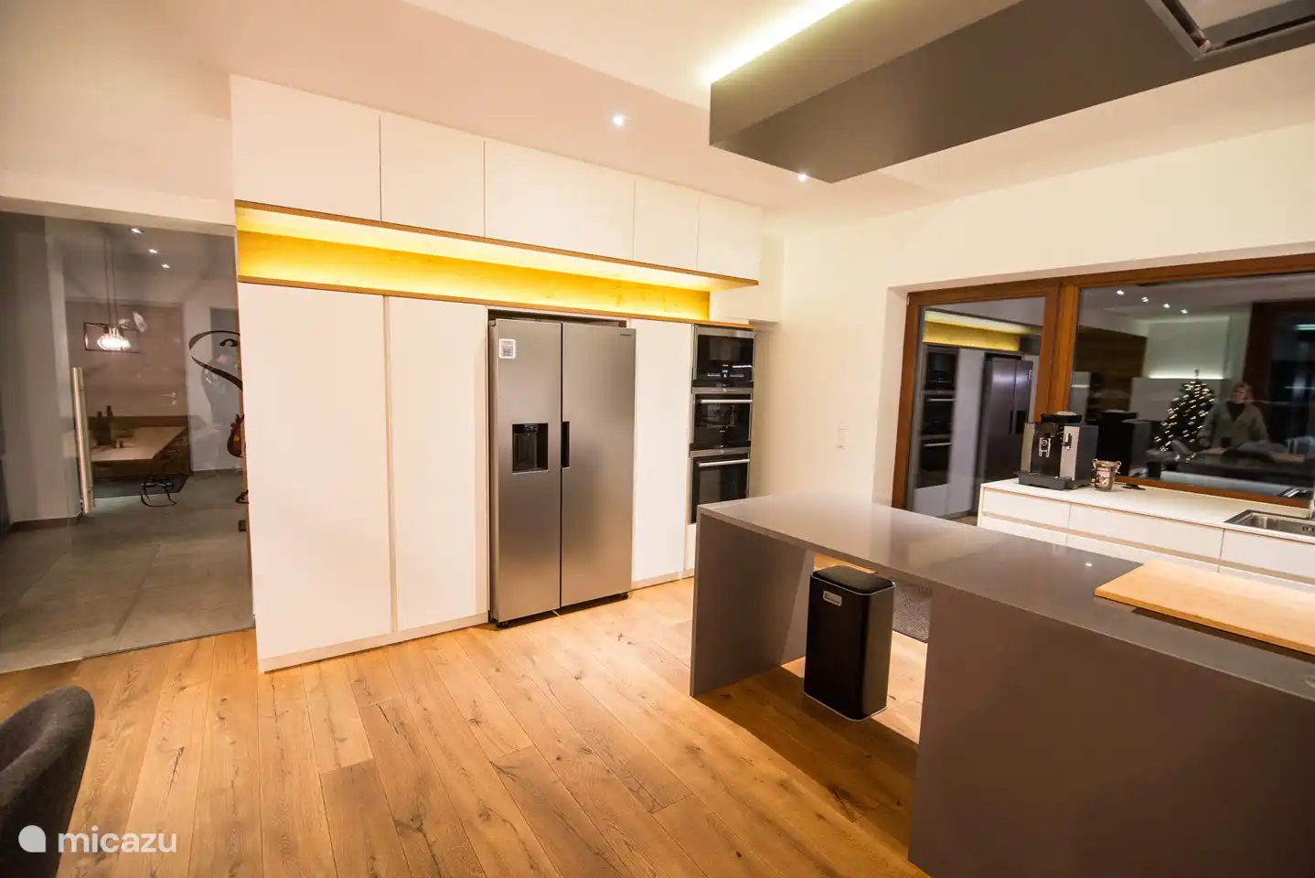 Kitchen with double fridge, cooking island, Jura coffee machine, dishwasher, oven, steam oven and microwave.