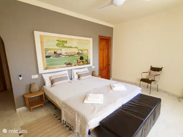 Location de Vacances Espagne, Costa Brava, Vilacolum, villa - Maison de Gallo Grande chambre avec vue sur le jardin