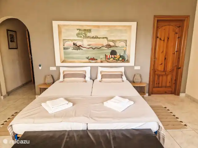 Location de Vacances Espagne, Costa Brava, Vilacolum, villa - Maison de Gallo Grande chambre avec vue sur le jardin