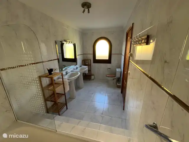 Location de Vacances Espagne, Costa Brava, Vilacolum, villa - Maison de Gallo Salle de bain attenante à la chambre principale