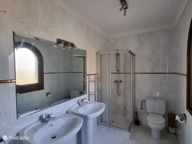 Location de Vacances Espagne, Costa Brava, Vilacolum, villa - Maison de Gallo Salle de bain au rez-de-chaussée