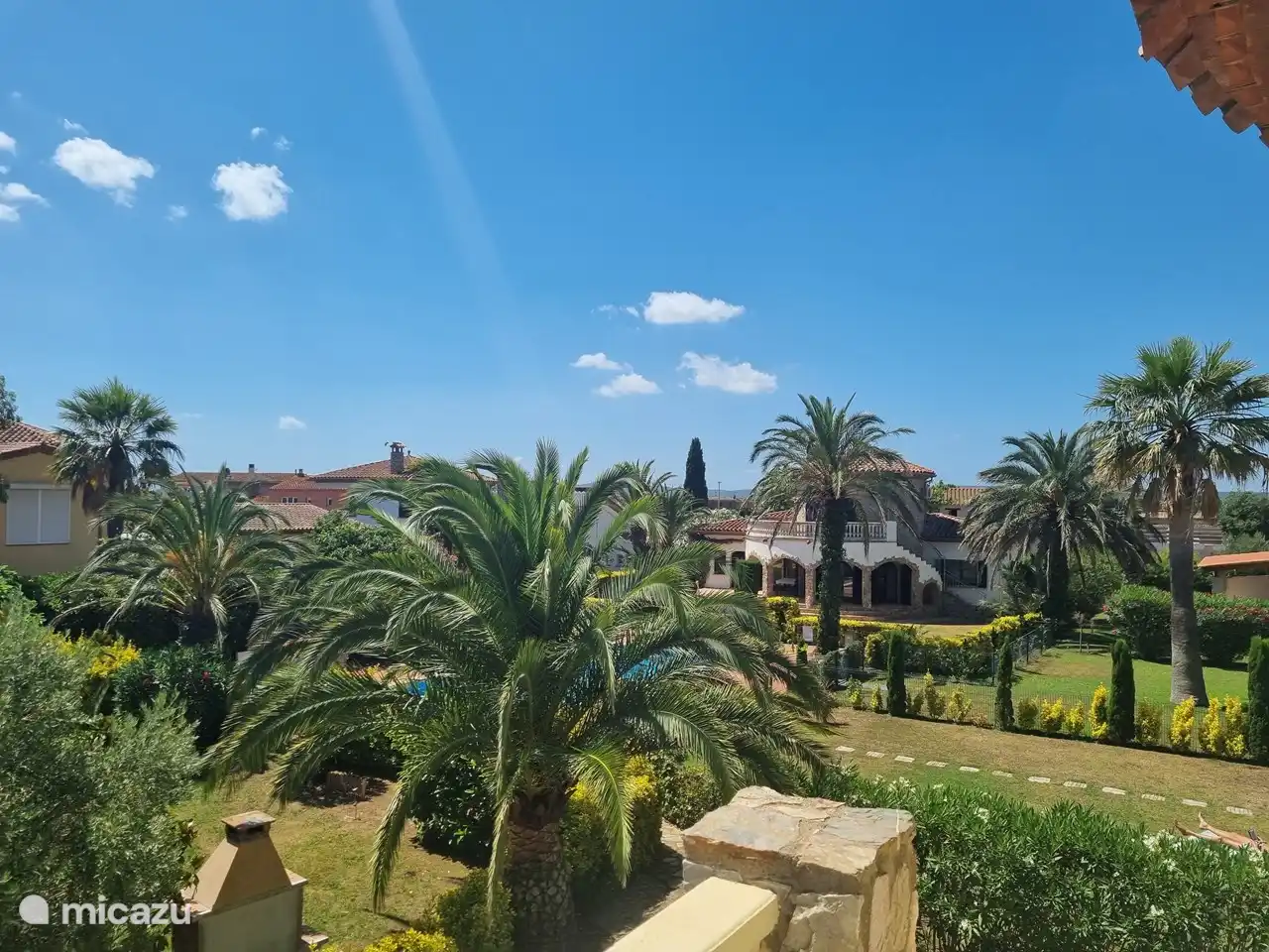 Vue d'ensemble de la cour depuis l'appartement