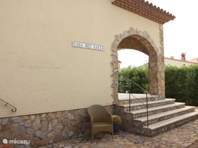 Location de Vacances Espagne, Costa Brava, Vilacolum, villa - Maison de Gallo Terrasse devant la maison
