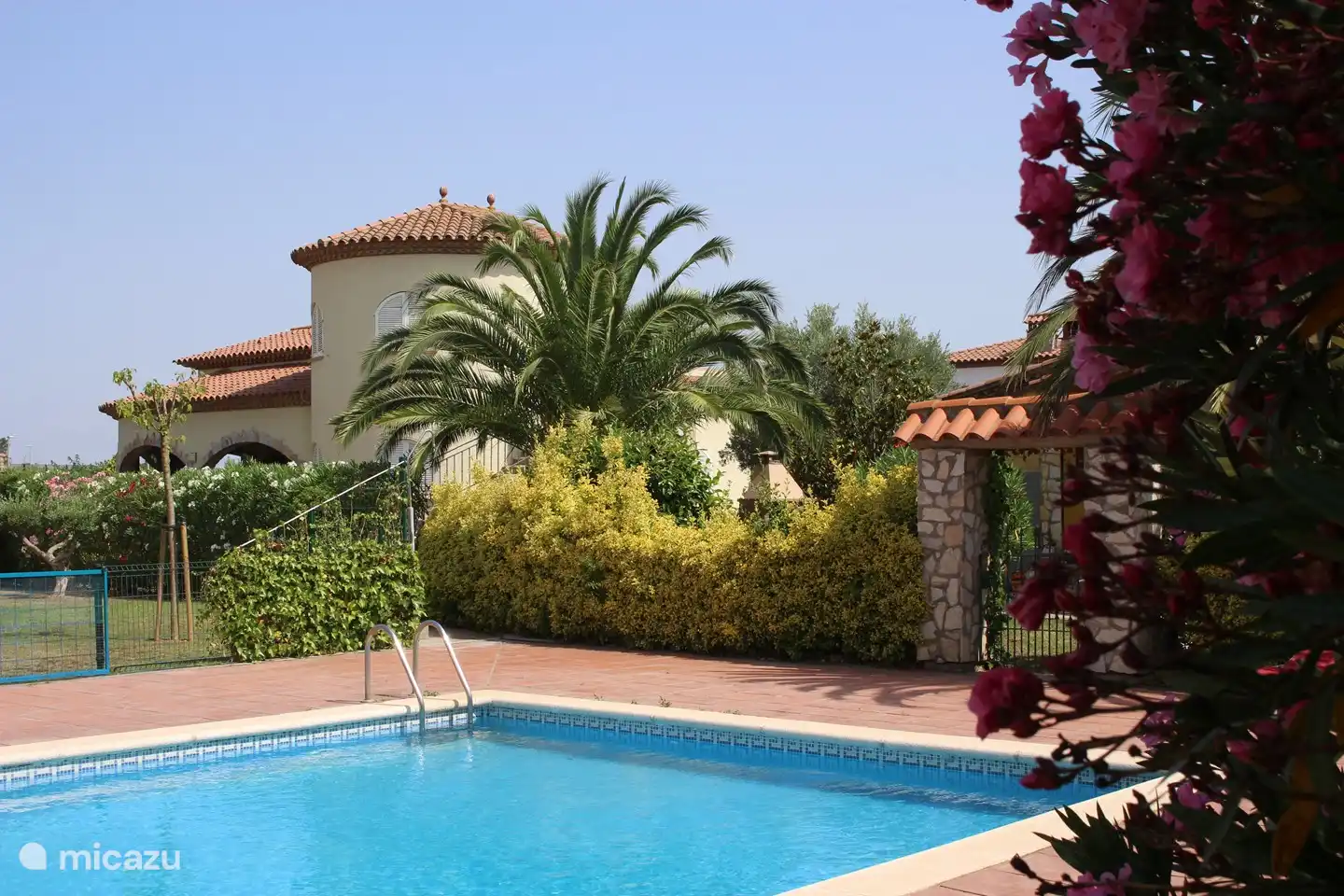 Maison vue de la piscine