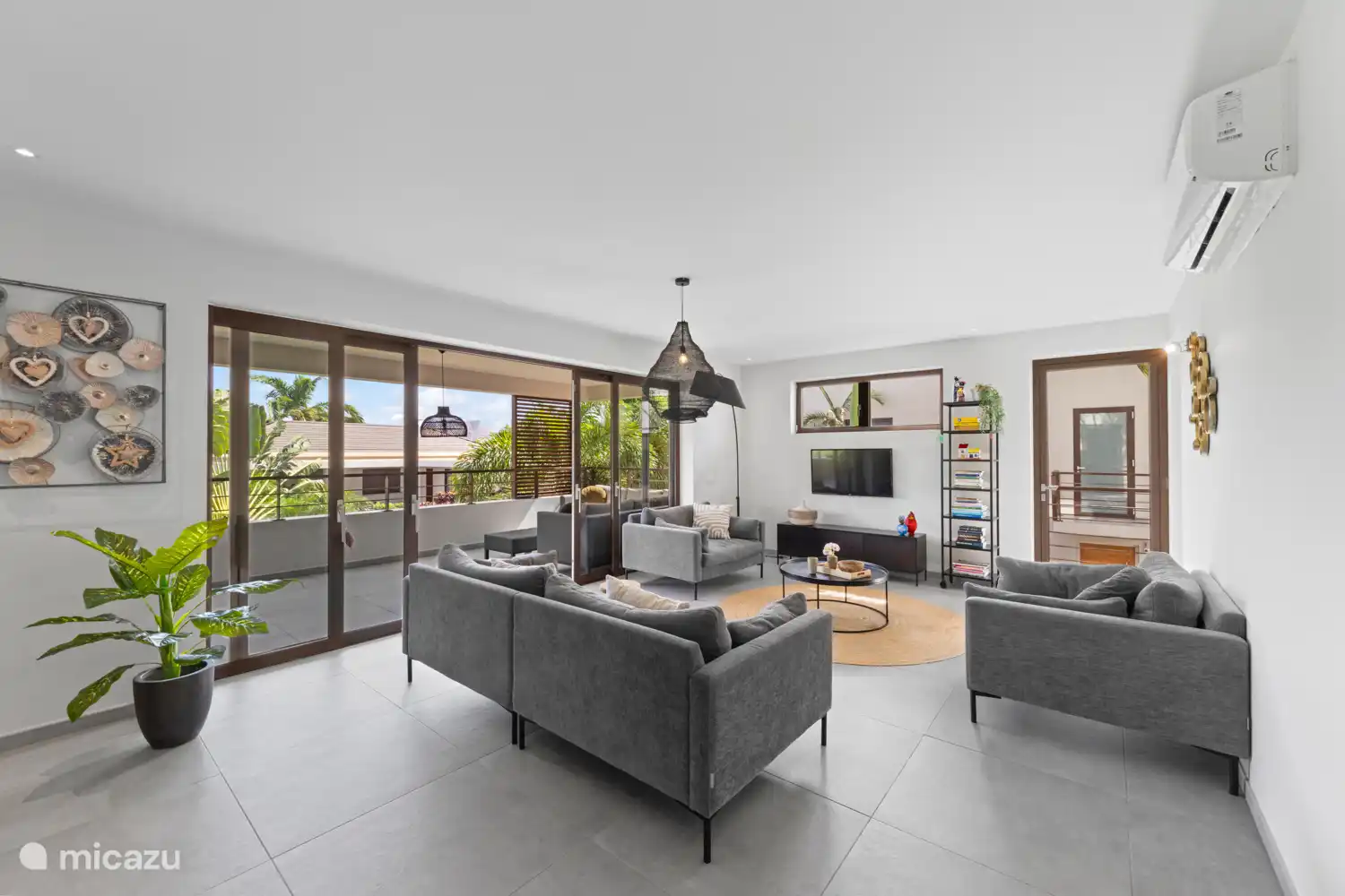 Spacious living room