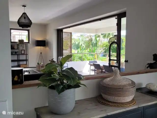 LUX The Grand huren in Curaçao, Banda Ariba (oost), Jan Sofat - appartement Vanuit de woonkamer