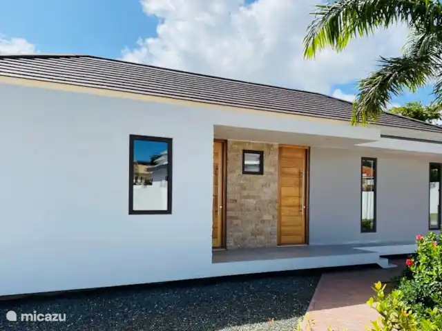 Location de Vacances Curaçao, Banda Ariba (est), Jan Sofat, villa - Villa Blenchi LUX Jan Sofat Villa côté jardin.