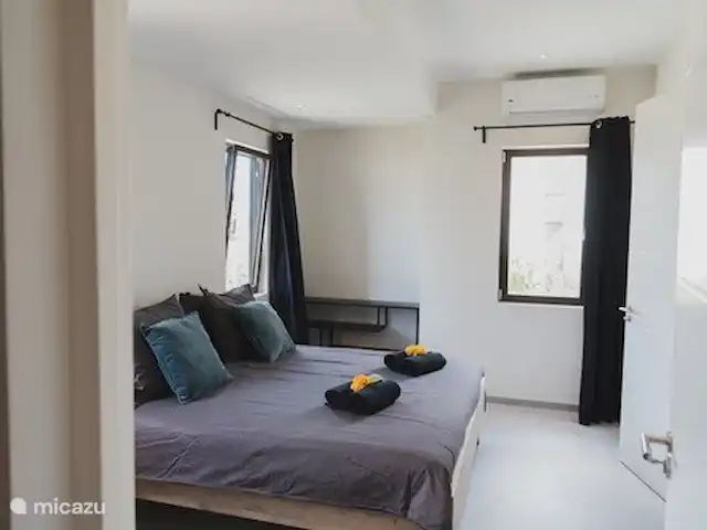 Location de Vacances Curaçao, Banda Ariba (est), Jan Sofat, villa - Villa Blenchi LUX Jan Sofat Deuxième chambre adjacente à la salle de bain commune.