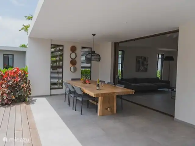 Location de Vacances Curaçao, Banda Ariba (est), Jan Sofat, villa - Villa Blenchi LUX Jan Sofat Réveillez-vous à l’extérieur avec les grandes portes-fenêtres.