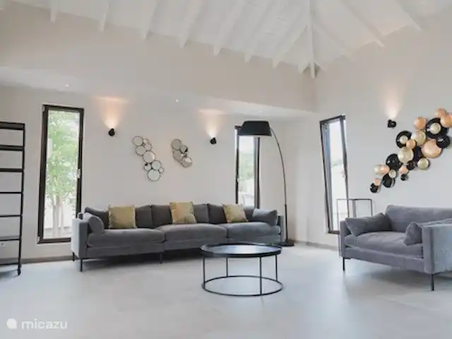 Location de Vacances Curaçao, Banda Ariba (est), Jan Sofat, villa - Villa Blenchi LUX Jan Sofat Salon spacieux avec belle luminosité.