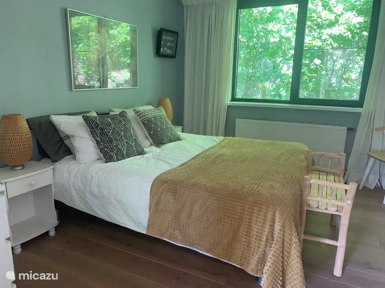 Sehr geräumige Schlafzimmer mit viel Stauraum (Schlafzimmer Nr. 2)