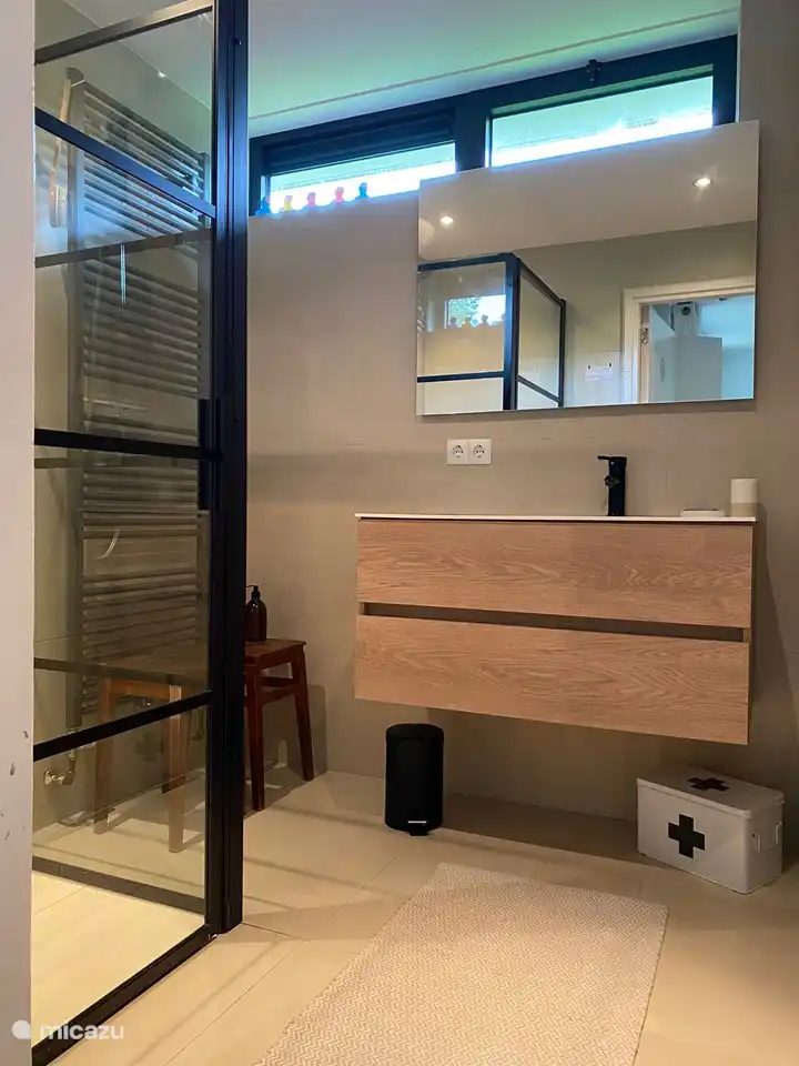 Geräumiges wunderschönes Badezimmer 