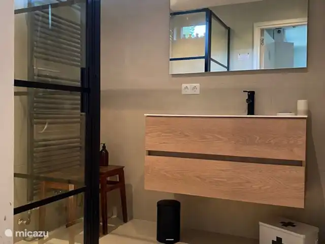 'De Krab' de Zuidhoek 2 huren in Nederland, Zeeland, Renesse - bungalow prachtige badkamer