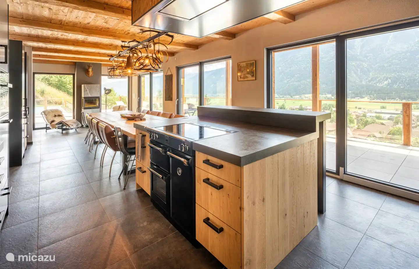 Four de luxe et plaque à induction