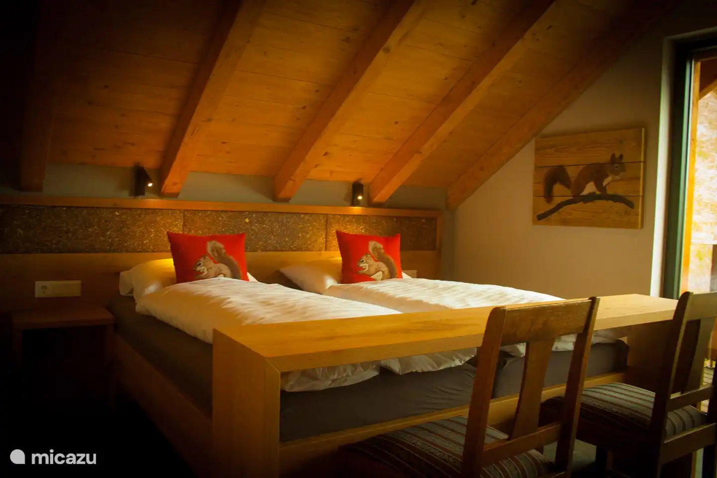 Chambre des maîtres avec une salle de bain attenante