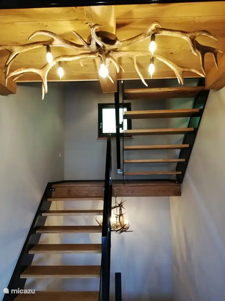 Escaliers vers l'étage supérieur