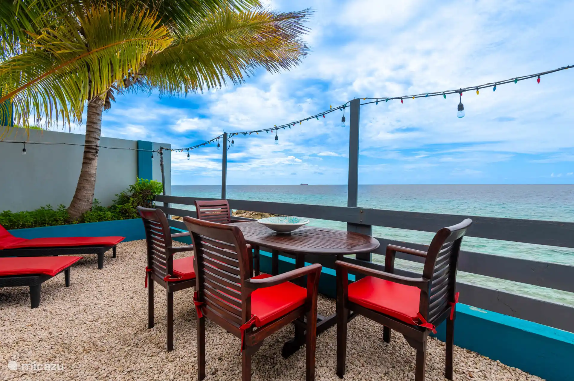 Essbereich vor dem schönen Blick auf das Karibische Meer.