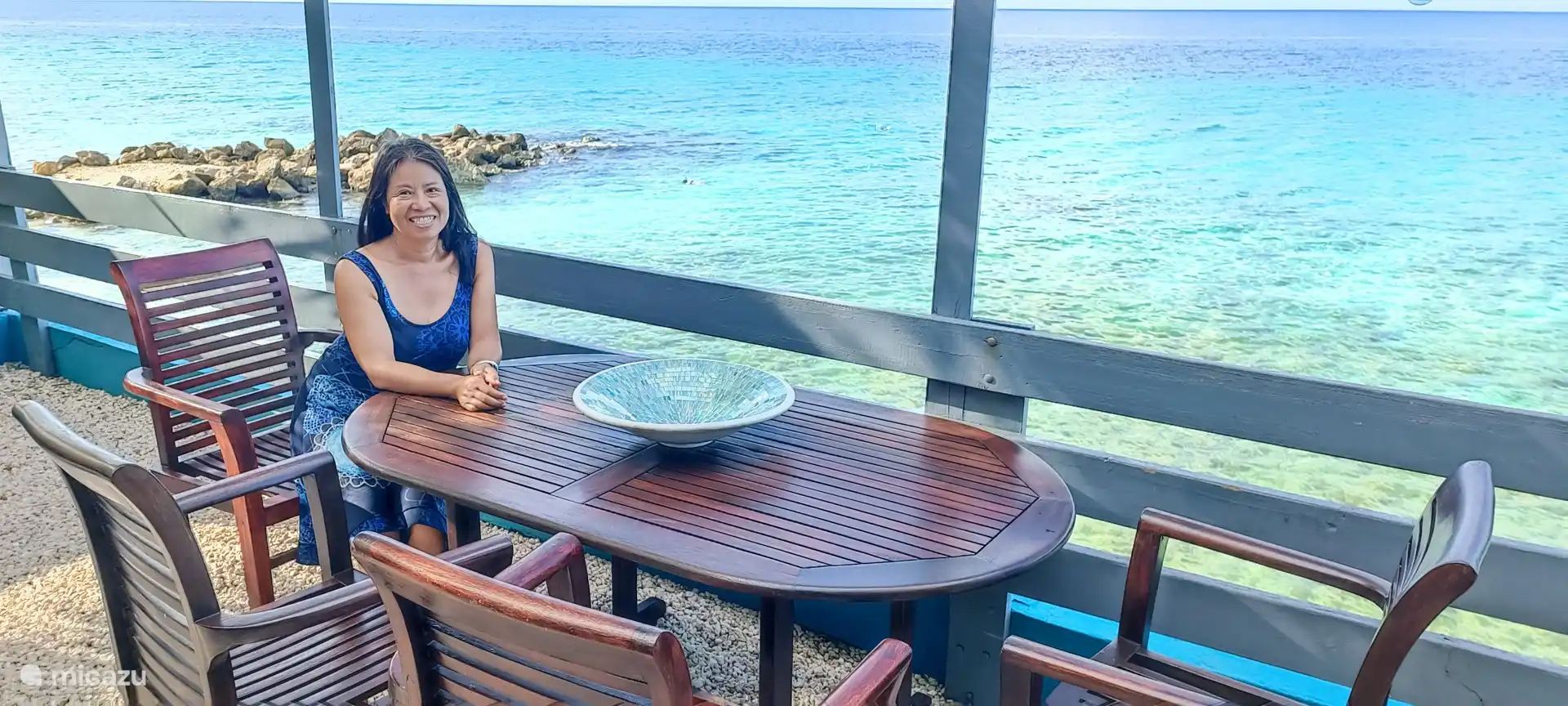 Terrasse vor der Snake Bay, wo Sie schwimmen, schnorcheln, tauchen und sich sonnen können.