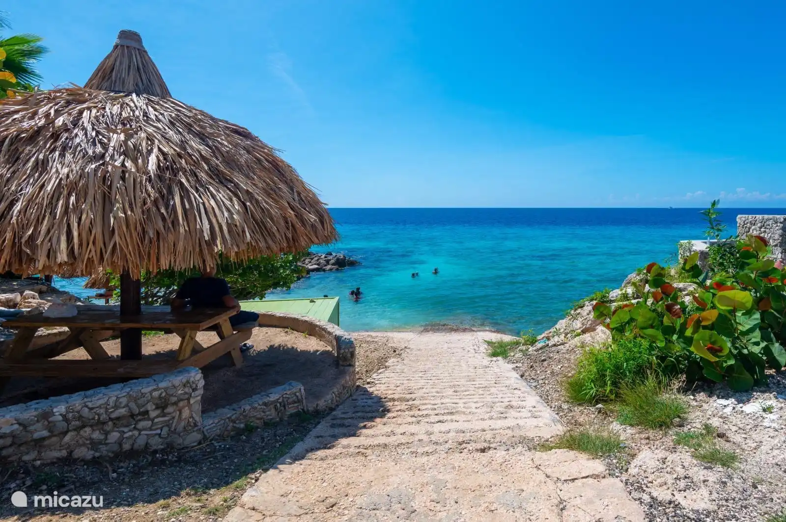 Blick auf die Snake Bay. Nur wenige Schritte von Ihrer Wohnung entfernt.