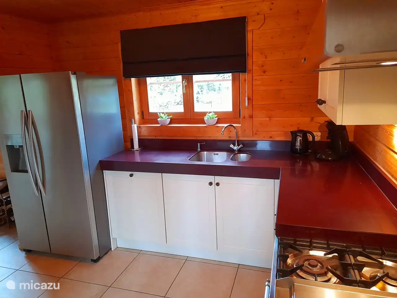 Amerikanischer Kühlschrank mit Eismaschine