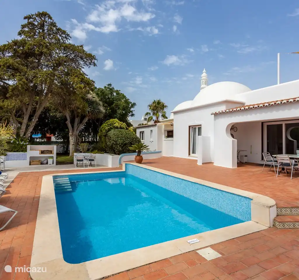 Casa Cinco Cupulas