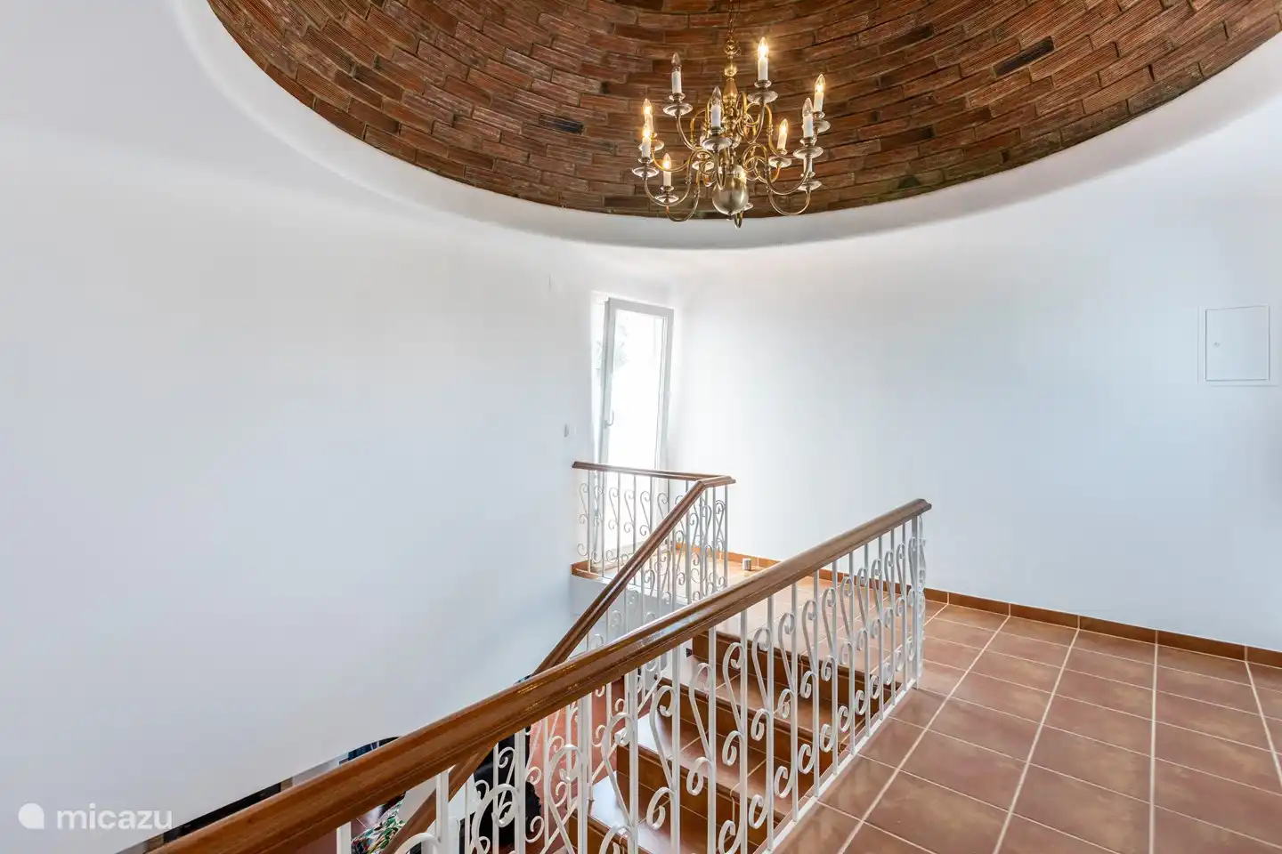 Escaleras al primer piso