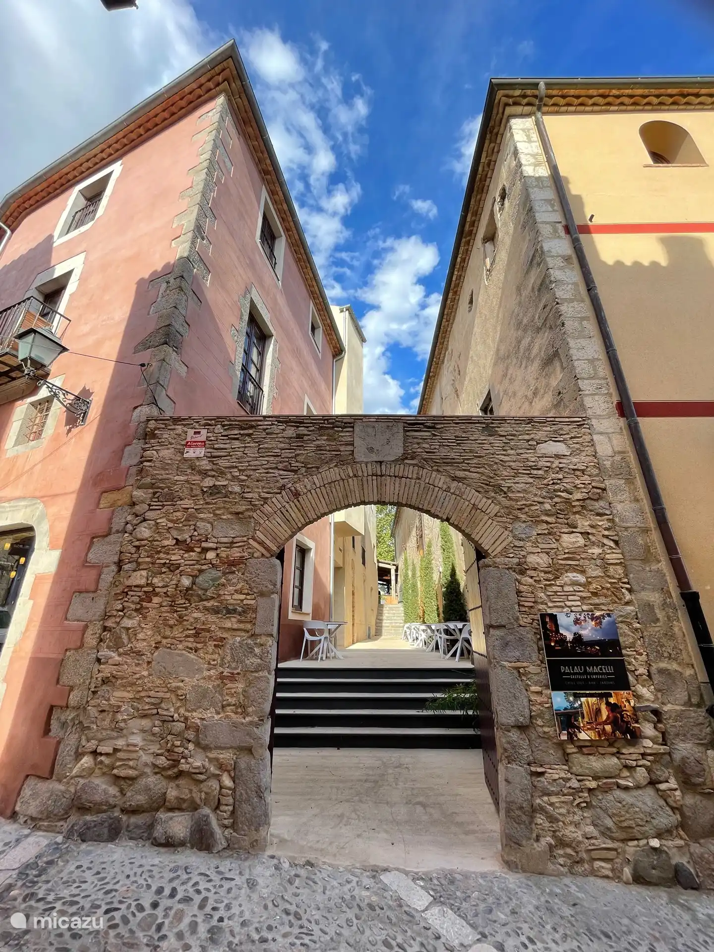 Der Palau Macelli in Castello verfügt über einen schönen, entspannten Garten, in dem Sie etwas trinken und ein paar Tapas trinken können.