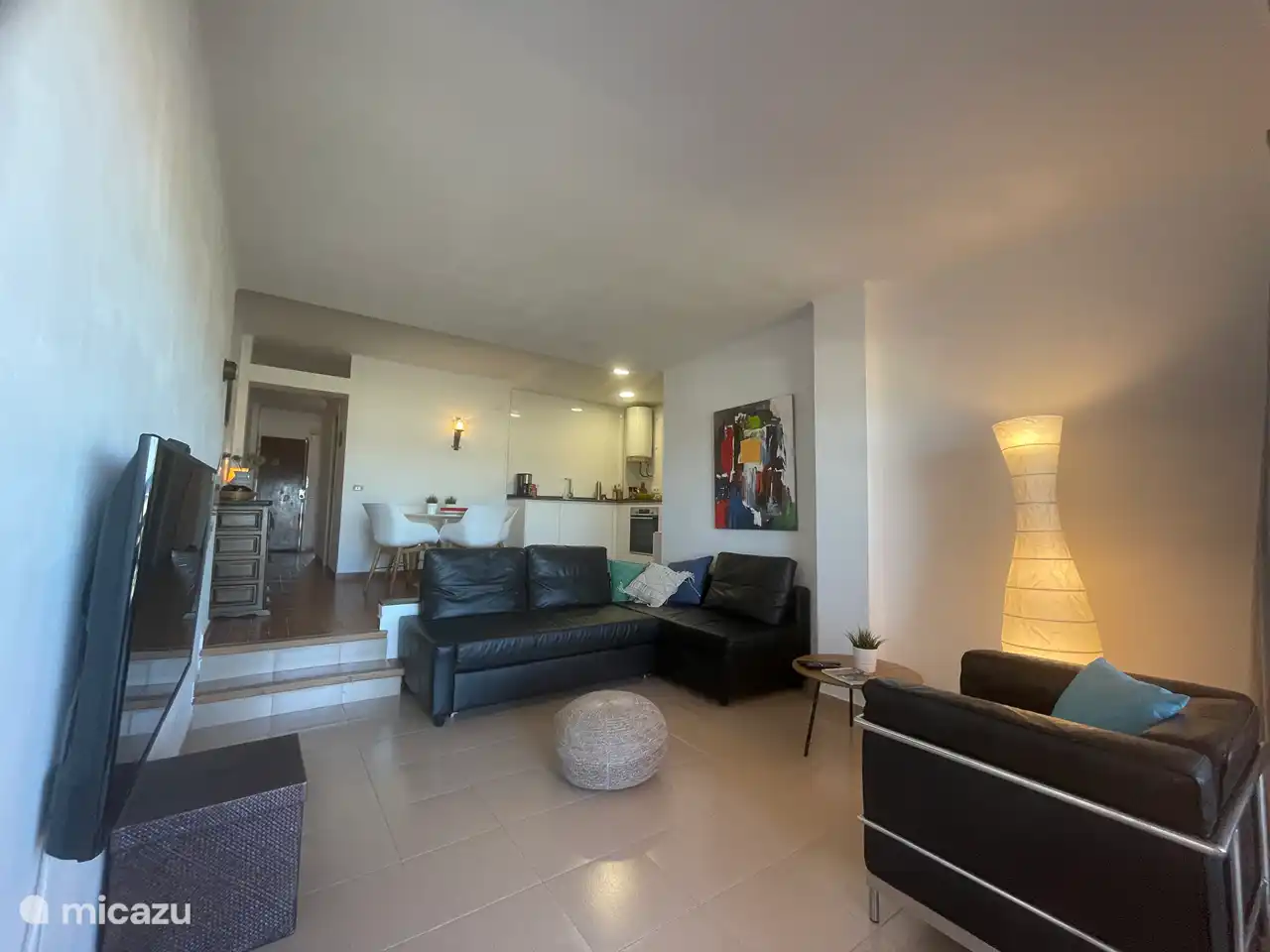 Herrlich frische Wohnung mit natürlicher Belüftung. Eine Klimaanlage ist daher absolut nicht erforderlich. Jeden Tag weht von vorne bis hinten eine frische Meeresbrise.