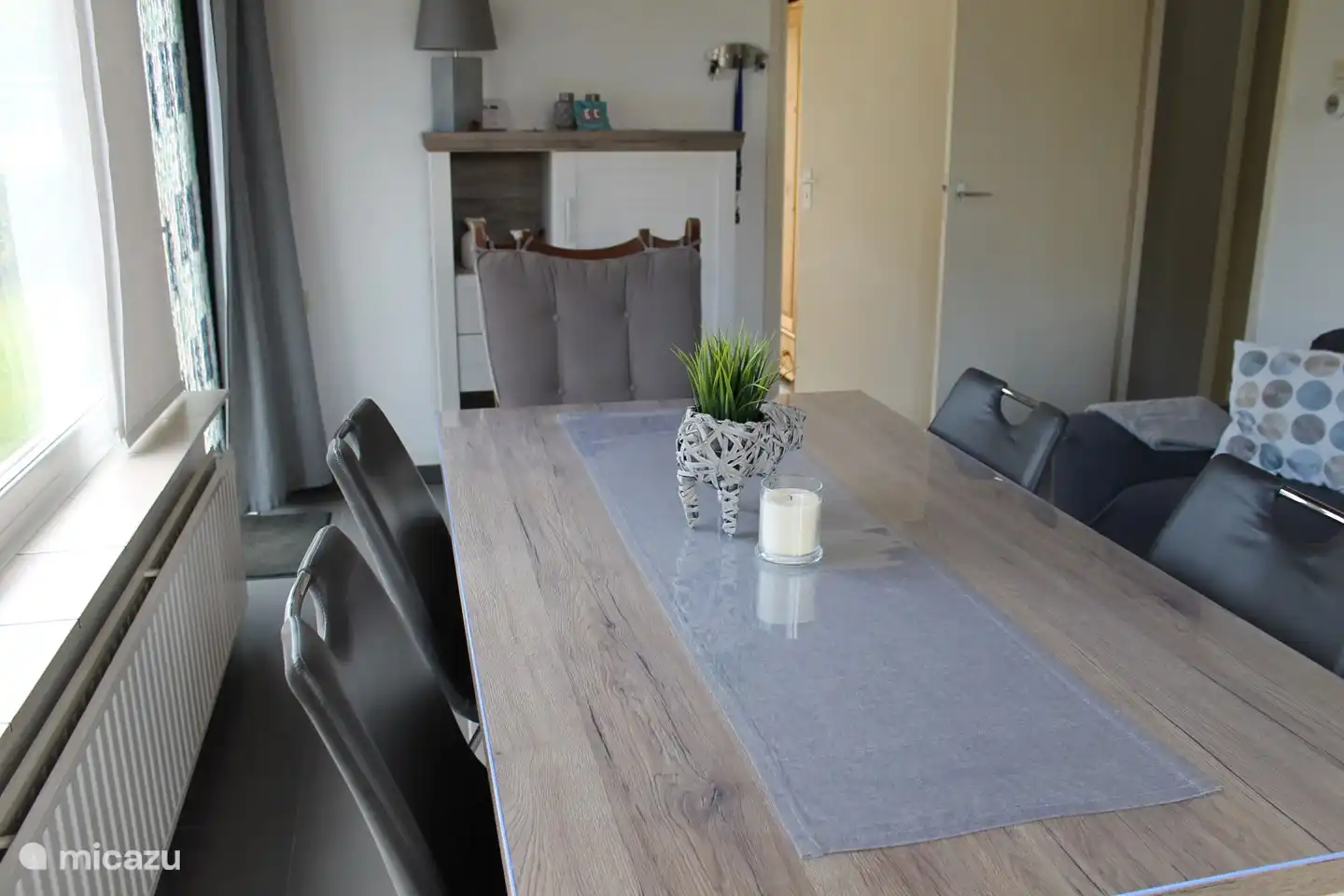 Table à manger 6 chaises