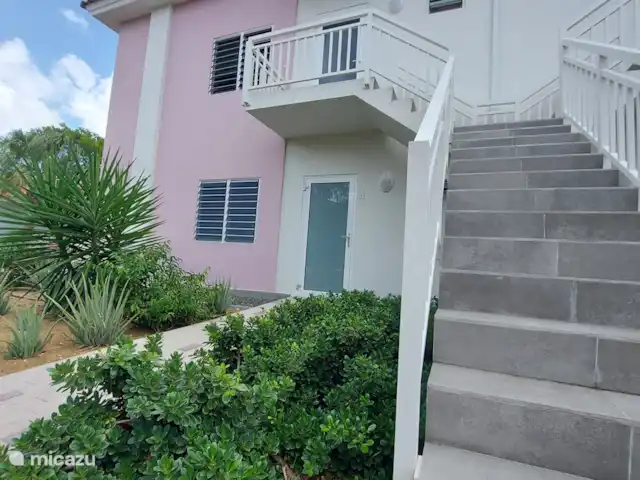 BlijeRust Penthouse Curadise | Curaçao, Curaçao-Centre, Blue Bay - appartement Les escaliers menant à l’appartement.