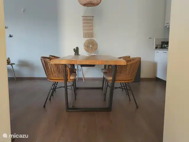 BlijeRust Penthouse Curadise | Curaçao, Curaçao-Centre, Blue Bay - appartement Petit-déjeuner à la table à manger confortable.